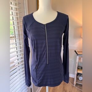 Athleta Pacifica Dark Navy Long Sleeve Shirt size medium EUC